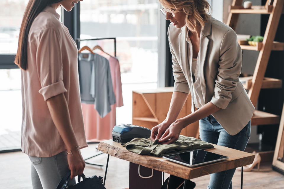 In July 2000, more than 2 million teens had retail jobs. In July 2017, just over 1.3 million teenagers did ― marking a 35 percent decline. (Photo: g-stockstudio via Getty Images)