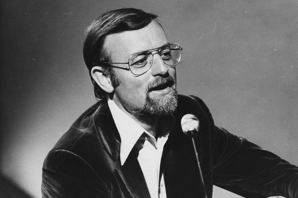 Musician Roger Whittaker pictured performing, July 20th 1975. (Photo by Don Smith/Radio Times/Getty Images)