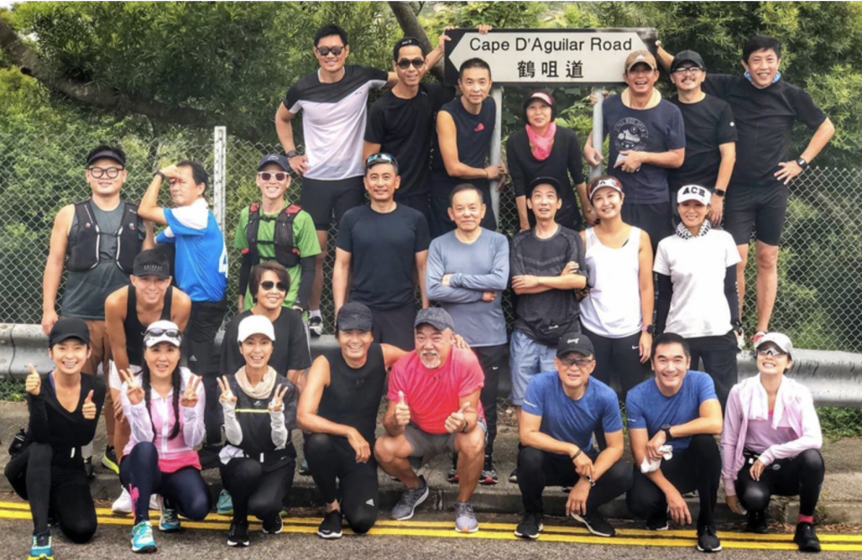 Liu Kai-chi and Chow Yun Fat went hiking with friends. (PHOTO: Screenshot)