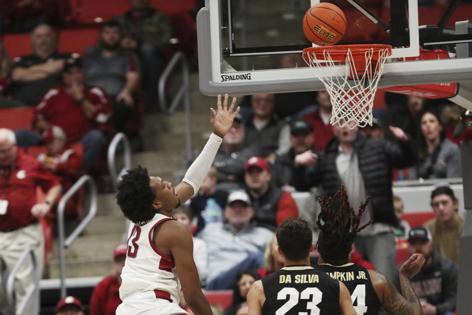 Washington State forward Isaac Jones, left, shoots during the second half of an NCAA college basketball game against Colorado, Saturday, Jan. 27, 2024, in Pullman, Wash. Washington State won 78-69. (AP Photo/Young Kwak)