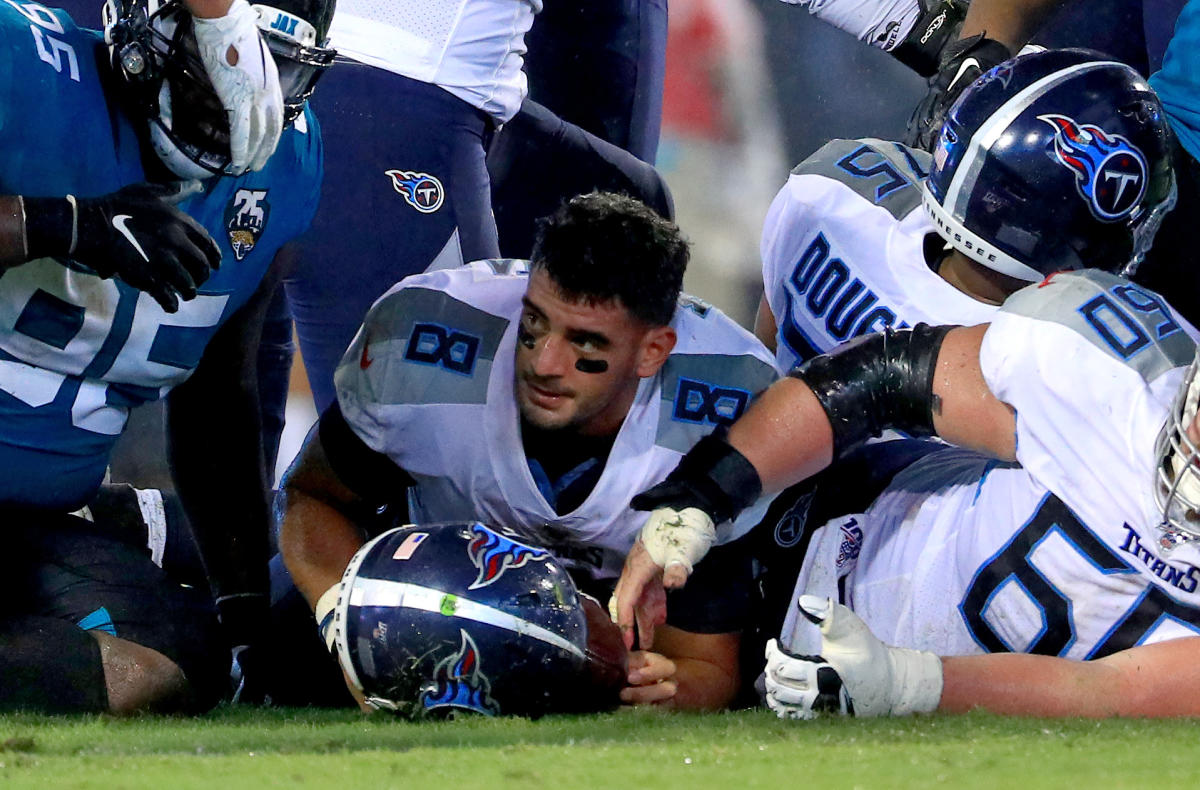 Marcus Mariota Becomes 2nd Rookie in Titans History to Throw for