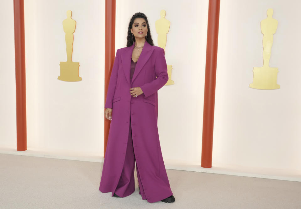 Lilly Singh Lilly Singh llega a los Oscar el domingo 12 de marzo de 2023 en el Teatro Dolby en Los Angeles. (Foto Jordan Strauss/Invision/AP)