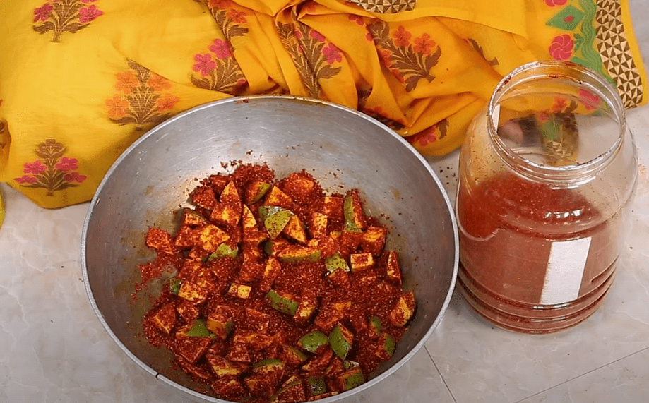 <div class="paragraphs"><p>Add the masala and mix well.</p></div>