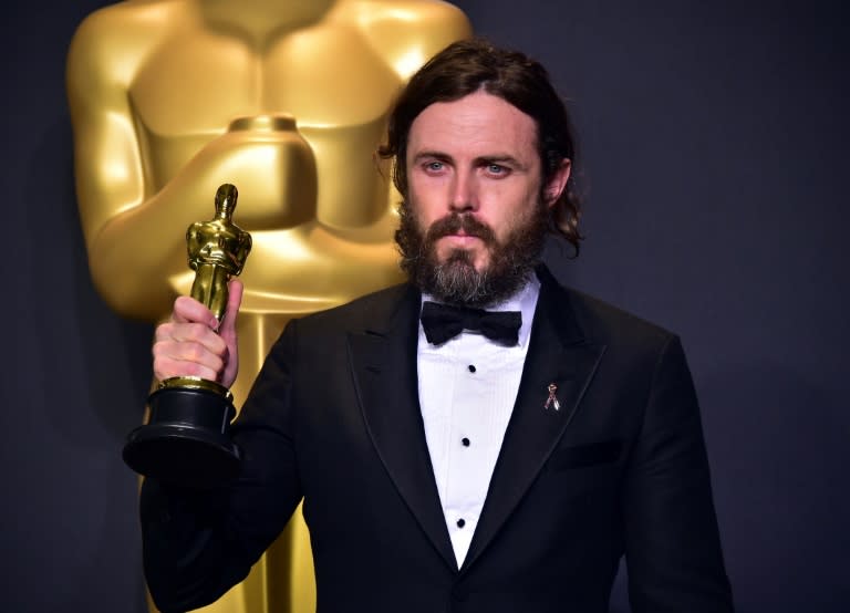 Casey Affleck poses with the Oscar for Best Actor during the 89th Annual Academy Awards on February 26, 2017, in Hollywood, California