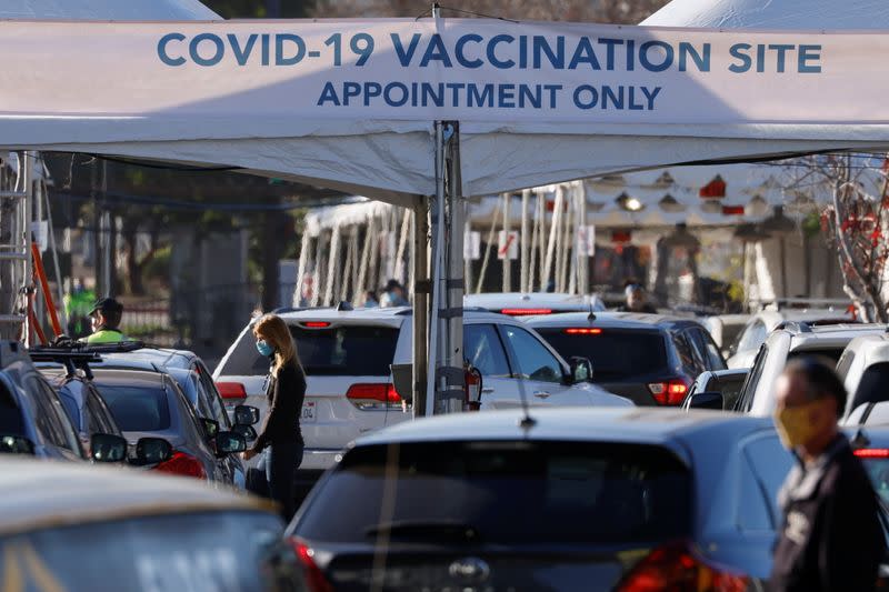 "Vaccination super station" opens for healthcare workers in San Diego