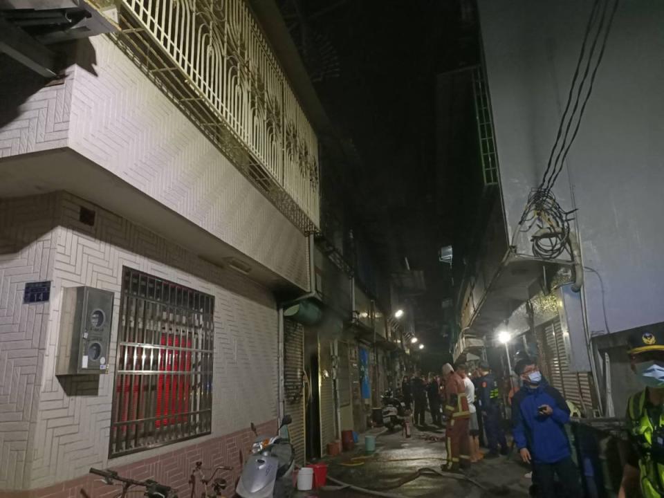 彰化市暗夜住宅火警，造成越籍移工1死2傷。（圖：消防局提供）