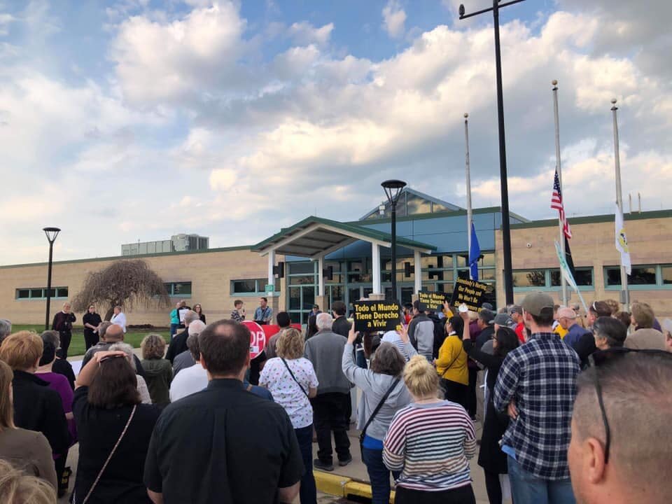 People gather for a prayer vigil outside the&nbsp;Kenosha County Detention Center in Wisconsin on May 15, 2019. (Photo: Emaus ELCA Facebook)