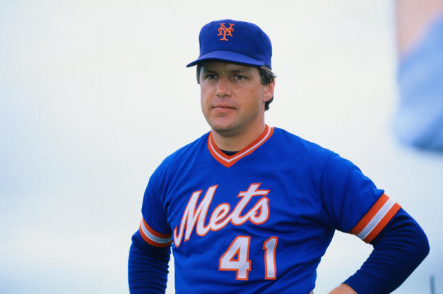 Mets honor Tom Seaver with salute, jersey, dirt-smudged right