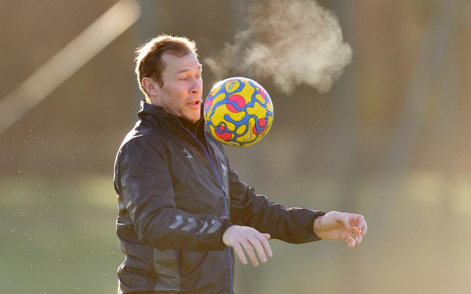  Duncan Ferguson during the Everton training session at USM Finch Farm on January 12, 2022 in Halewood, England. - GETTY IMAGES