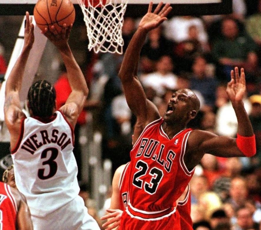 艾佛森（左）對決喬丹是NBA賽史經典之一。（翻攝艾佛森IG）