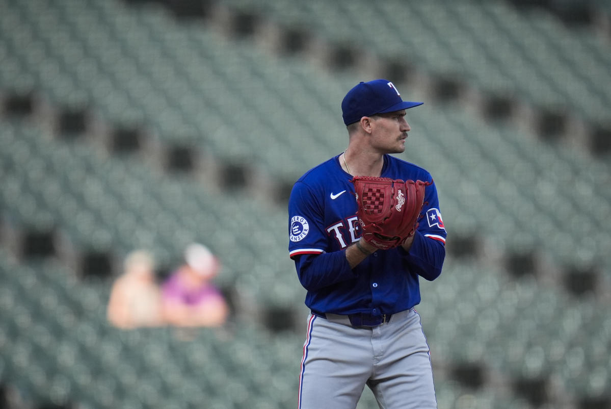 Semien helps the Rangers beat the White Sox 3-1 in the resumption of suspended series opener