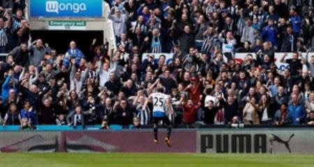 Britain Football Soccer - Newcastle United v Crystal Palace - Barclays Premier League - St James' Park - 30/4/16 Andros Townsend celebrates after scoring the first goal for Newcastle Action Images via Reuters / Lee Smith Livepic