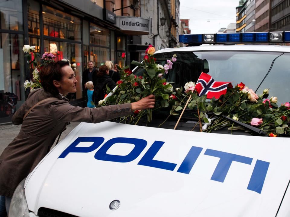 norway flowers police car