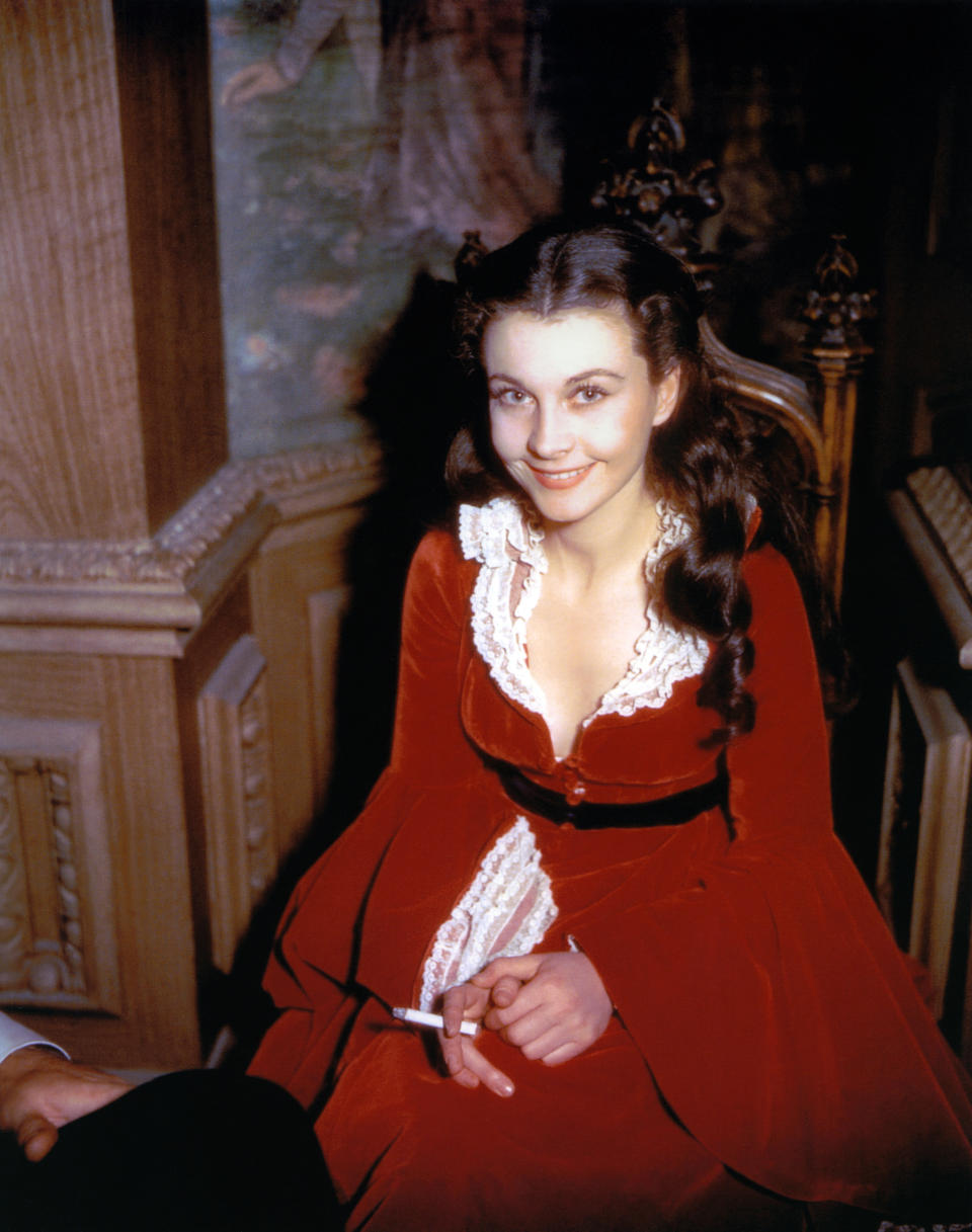 La actriz británica Vivien Leigh en el set de la película 'Lo que el viento se llevó', basada en la novela de Margaret Mitchell y dirigida por Victor Fleming, 1939. (Foto de Metro-Goldwin-Mayer Pictures/Sunset Boulevard/Corbis vía Getty Images)