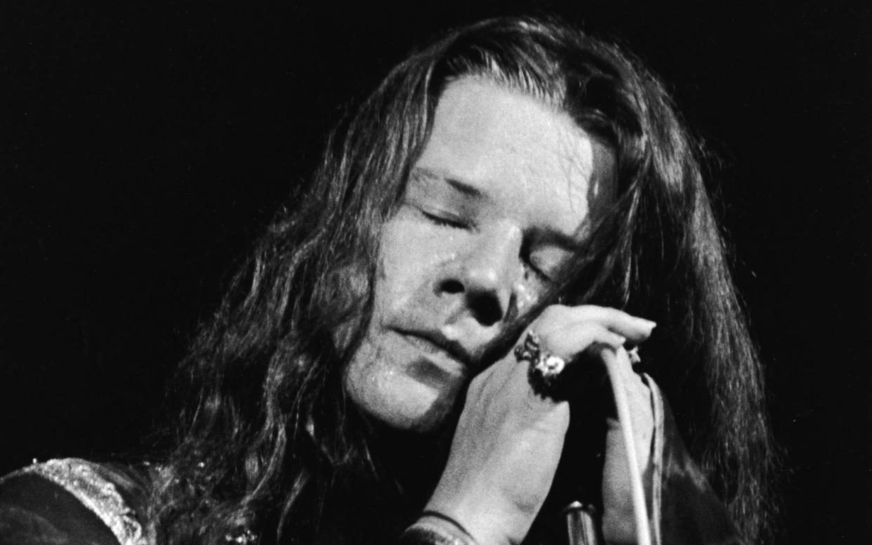 Die Augen geschlossen, Körper und Seele ans Mikro gekrallt: Janis Joplin (1943-1970) bei einem Auftritt im Jahr 1967. Am 19. Januar wäre sie 80 Jahre alt geworden. (Bild: Photo by Tucker Ranson/Archive Photos/Getty Images)