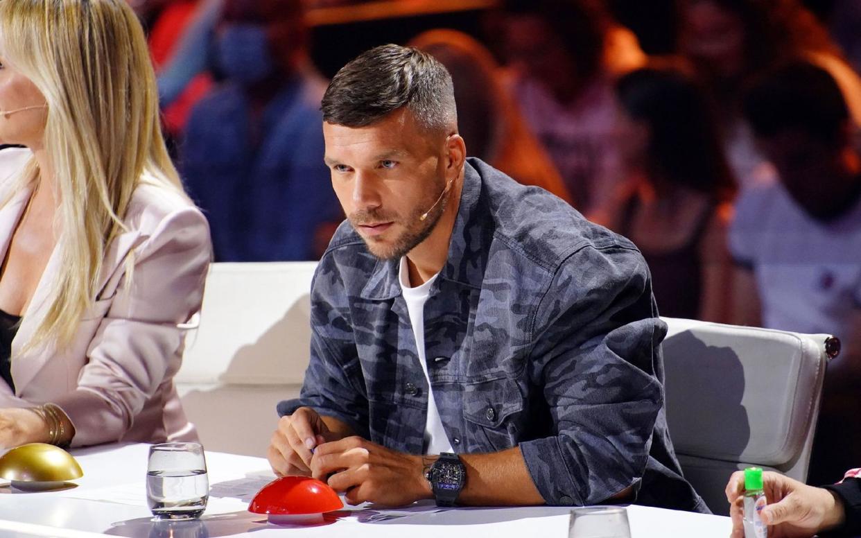 Endlich wieder am Start und "Supertalent"-Jurypult: Lukas Podolski ist zurück aus der Quarantäne.  (Bild: RTL / Stefan Gregorowius)