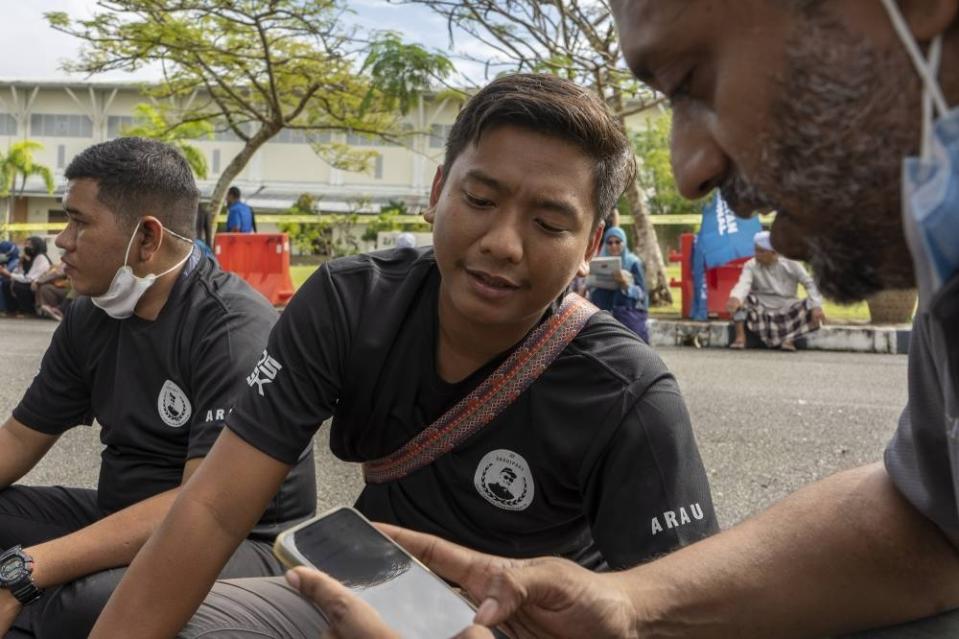 Muhd Badrul Amin, 23 speaks to Malay Mail during interview session in Perlis, November 5, 2022. — Picture by Shafwan Zaidon