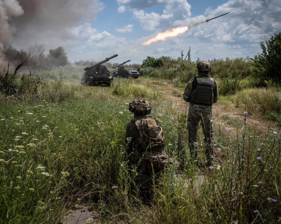 Ukrainian soldiers fire mini-Grads at Russian army positions in the region of Zhaporizhia in July 2023. The weapons were designed by their unit from destroyed Grad launchers.<span class="copyright">Guillaume Herbaut—Agence VU/Redux</span>