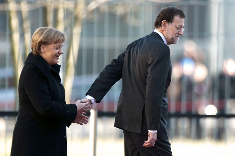 El primer ministro de Espa&#xf1;a, Mariano Rajoy, y a la canciller de Alemania, Angela Merkel, en la Canciller&#xed;a, en Berl&#xed;n, el 26 de enero de 2012 