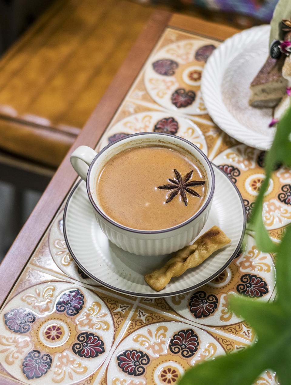 太子美食︱純白圓拱門café！招牌乳酪杯+印度香料茶蛋糕+薑黃咖啡