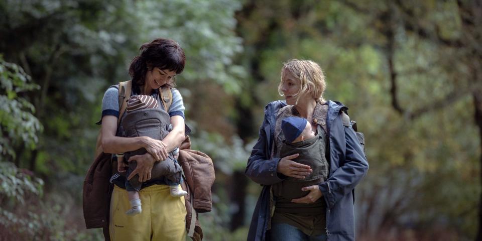 《怪獸與牠們的產地》女星凱薩琳華特斯頓飾演另一位新手媽媽，與茱蒂康默踏上逃難旅程。（双喜提供）