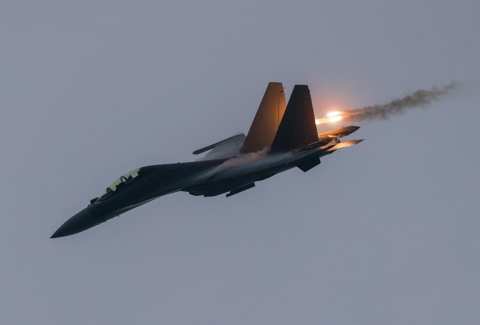 A J-16 multirole fighter jet takes part in a flying display at the 14th China International Aviation and Aerospace Exhibition in Zhuhai, south China's Guangdong Province, on Nov. 8, 2022.