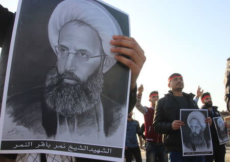 Shi'ite Muslims hold pictures of Shi'ite Muslim cleric Nimr al-Nimr during a protest against his execution in Saudi Arabia, in Basra, January 6, 2016. REUTERS/Essam Al-Sudani