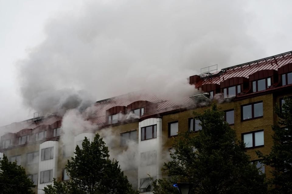 Fumée ayant suivi l'explosion d'un immeuble dans le centre-ville de Göteborg, en Suède, le 28 septembre 2021 - BJORN LARSSON ROSVALL / TT NEWS AGENCY / AFP