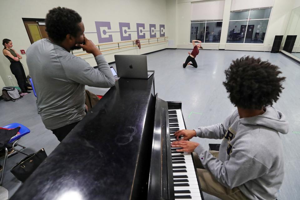 Anna Baugham, center, and pianist Theron Brown, right, play off each other as the group led by Dominic Moore-Dunson, left, explore ways to convey loved ones with memory loss during the first rehearsal for Moore-Dunson's project, "The Remember Balloons."