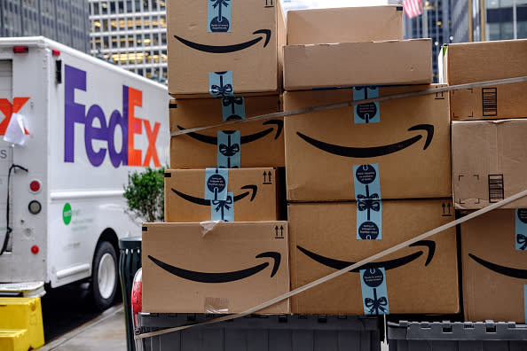 <p>Forse lo saprete già. Ma anche Amazon ha il suo outlet online che proprio come con un tradizionale negozio outlet offre forti sconti su migliaia di articoli popolari di collezioni passate o usciti dal catalogo più recente. (Getty) </p>