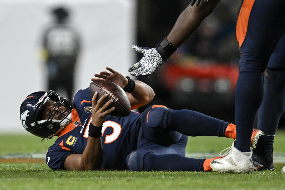 Denver Broncos receive coal in their stocking in embarrassing