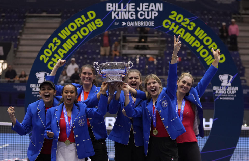 Canada's Leylah Fernandez, left, celebrates with members of her team after wining the final singles tennis match against Italy's Jasmine Paolini, during the Billie Jean King Cup finals in La Cartuja stadium in Seville, southern Spain, Spain, Sunday, Nov. 12, 2023. (AP Photo/Manu Fernandez)