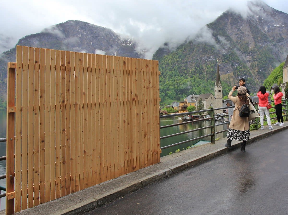 A provisional wooden fence is partially blocking the view in Hallstatt (APA/AFP via Getty Images)