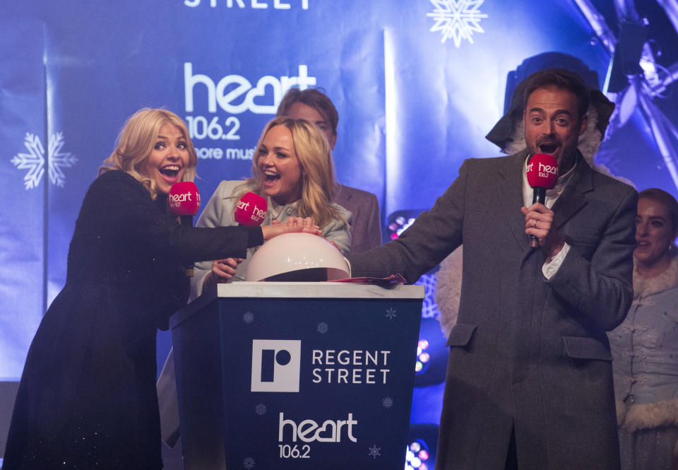 LONDON, ENGLAND - NOVEMBER 17:  Holly Willoughby, Emma Bunton, Jamie Theakston and Tom Odell switch on the Regent Street Christmas lights on November 17, 2016 in London, United Kingdom.  (Photo by John Phillips/Getty Images)