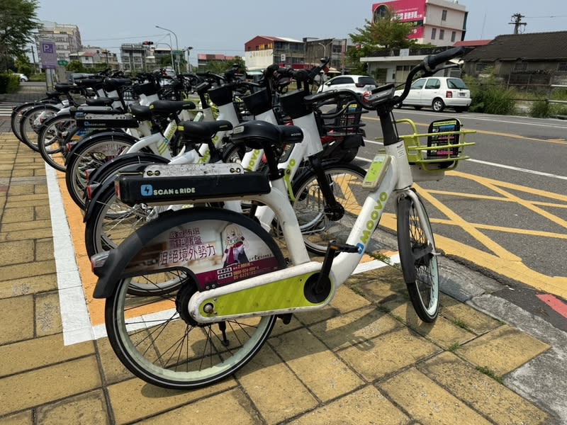 雲林公共自行車租賃系統  西螺、斗南將設站點 雲林縣公共自行車租賃系統2023年8月上路，以縣內 短程接駁為主要功能，借用次數從初期單月7000次， 到今年3月近3萬次，縣府持續拓展站點與車輛布置， 預計6月底前完成西螺、斗南共10站點。 中央社記者姜宜菁攝  113年4月15日 