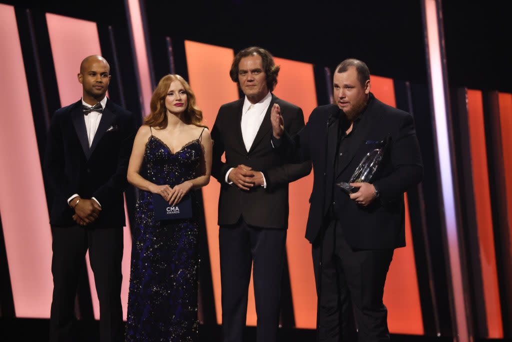 nashville, tennessee november 09 luke combs accepts the entertainer of the year award onstage at the 56th annual cma awards at bridgestone arena on november 09, 2022 in nashville, tennessee photo by leah puttkammerfilmmagic