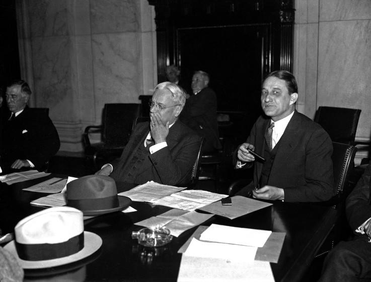 Senators Arthur Raymond Robinson (R-Ind.), right, and Hiram Johnson (R-Calif.) in 1934.