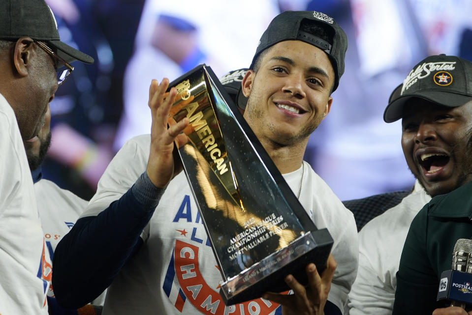 Houston Astros shortstop Jeremy Pena (3) holds up the ALCS Most Valuable Player trophy after the Astros defeated the New York Yankees 6-5 in Game 4 of an American League Championship baseball series, Monday, Oct. 24, 2022, in New York. (AP Photo/John Minchillo)