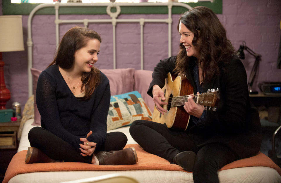 Mae Whitman as Amber Holt and Lauren Graham as Sarah Braverman in 