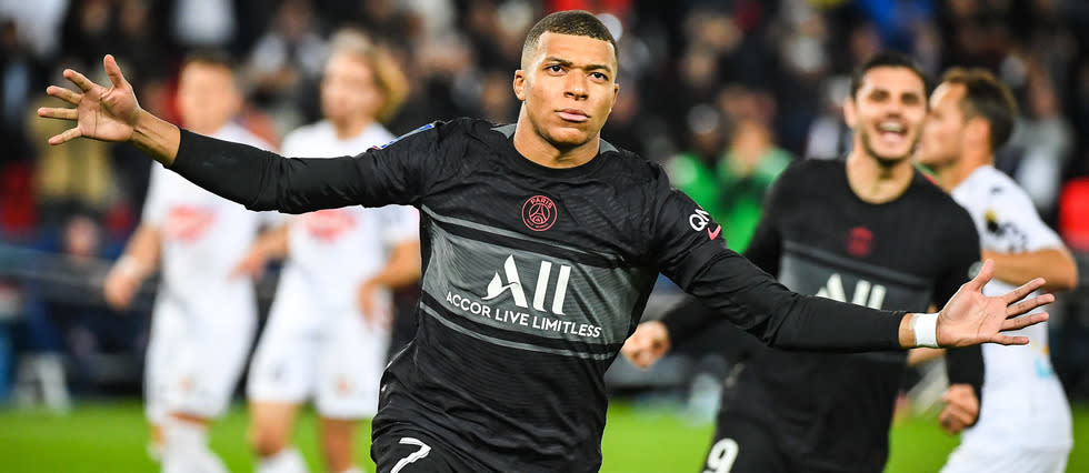 Le PSG et Kylian Mbappé le 15 octobre 2021 lors du match contre Angers.
