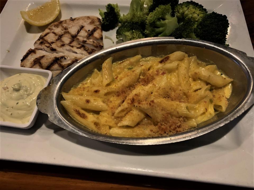 The unadulterated fresh Mahi Mahi at Thirsty Turtle was grilled and served with a side of jalapeno bacon macaroni and cheese.