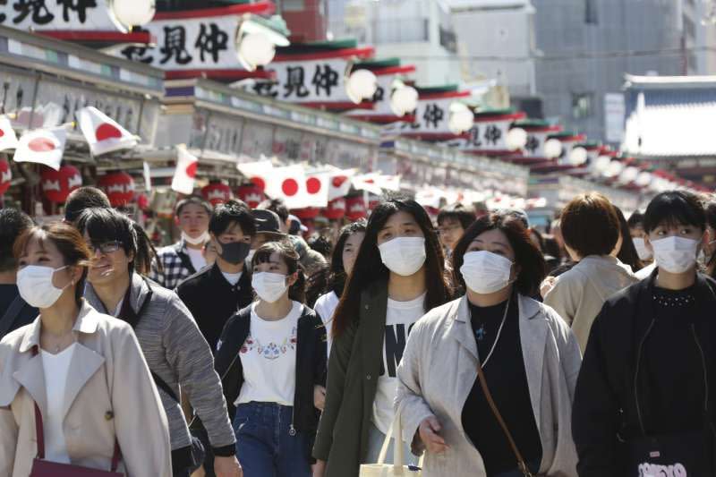 ▲東京都在20日解除「緊急事態宣言」，21日改以防止疫情蔓延等重點措施來應對，才過10天時間，東京都疫情就有明顯惡化，6月底剛出院的東京都知事小池百合子將來會如何應對，也是目前各界關注焦點。（圖／美聯社／達志影像）