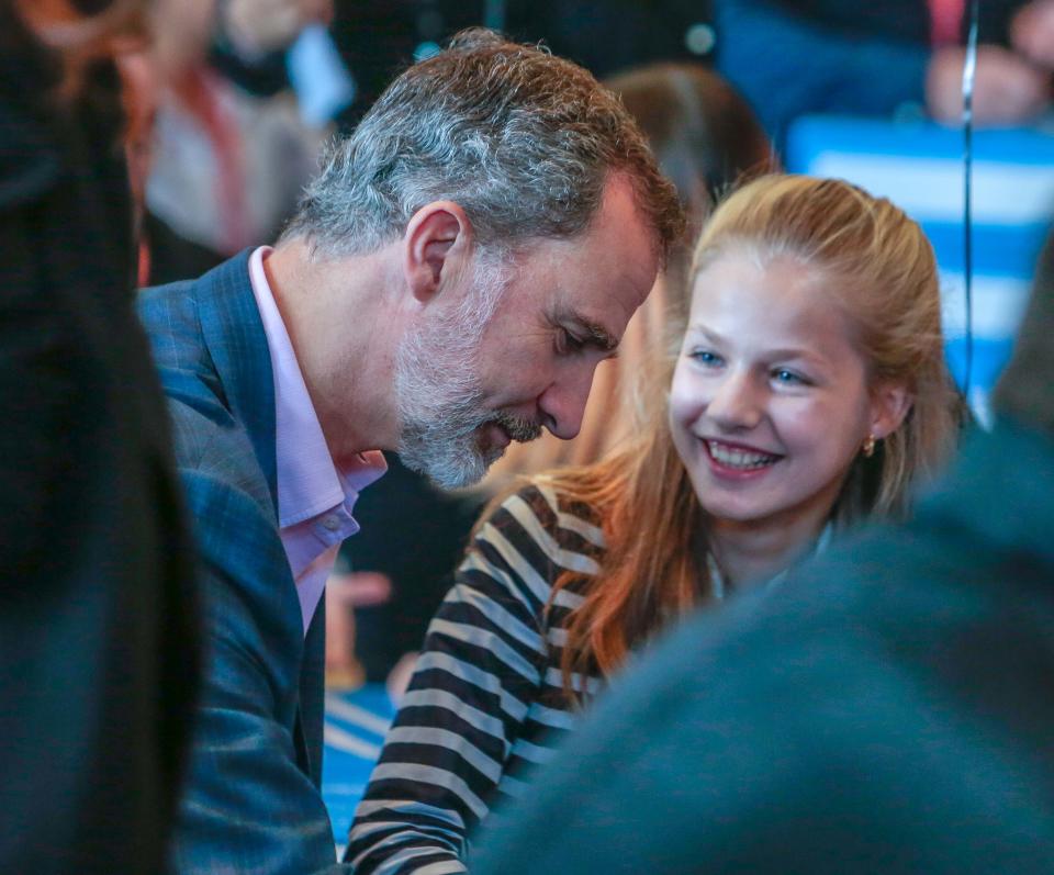 El rey Felipe VI de España y su hija la princesa Leonor de Borbón asistieron a El Talento Atrae Al Talento realizado en el Palau de Congressos de Catalunya en noviembre de 2019 en Barcelona, España. (Getty Images)