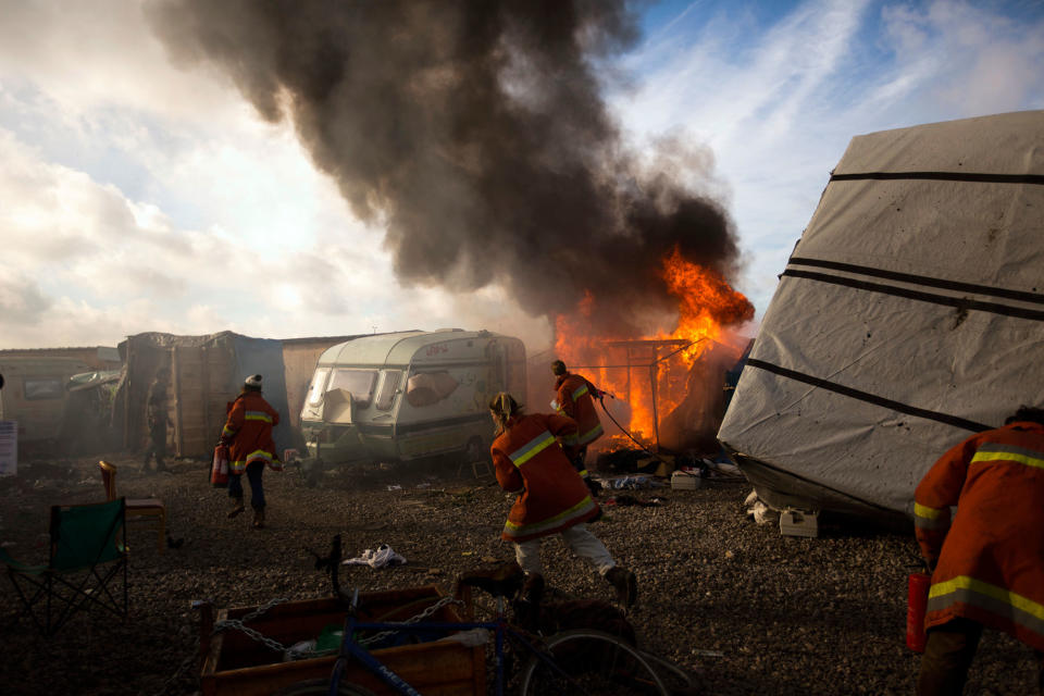 Fire at Calais migrant camp