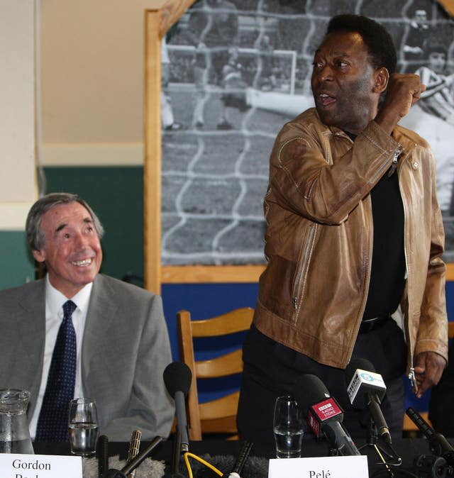 Gordon Banks and Pele (PA)