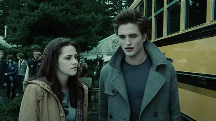 Bella and Edward walking by a school bus