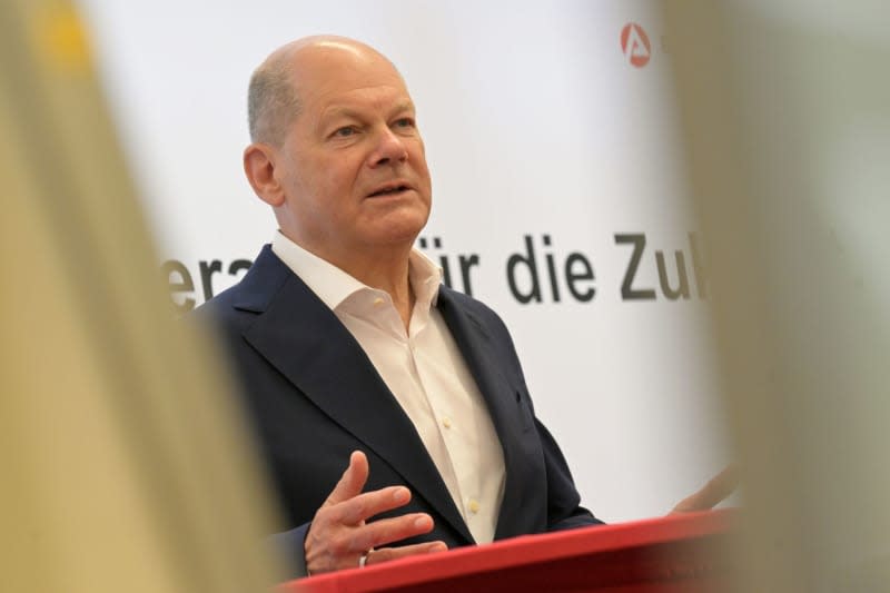 Germany's Chancellor Olaf Scholz speaks at the job information center of the employment agency during his visit to the Potsdam Employment Agency and the Jobcenter to find out about the so-called Job Turbo for the integration of refugees into the labor market and the "Spurwechsel" model project of the city of Potsdam. Michael Bahlo/dpa