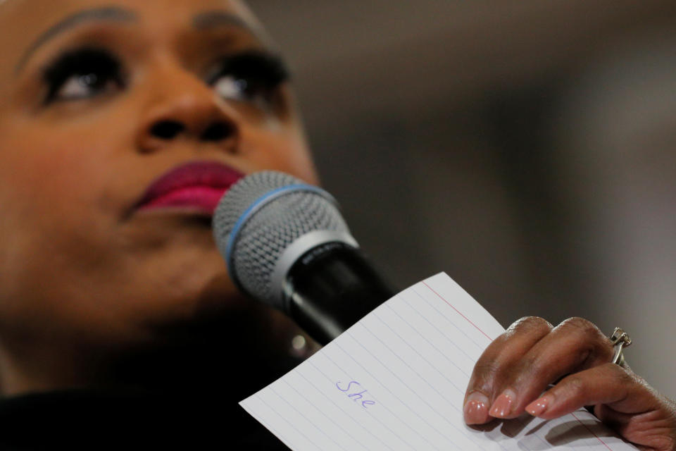 U.S. Representative Ayanna Pressley (D-MA) introduces Democratic 2020 U.S. presidential candidate and U.S. Senator Elizabeth Warren (D-MA) at a GOTV campaign event in Concord, New Hampshire, U.S., February 9, 2020.   REUTERS/Brian Snyder