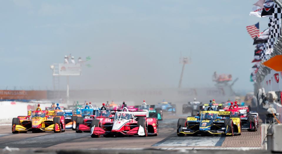 Drivers takes the green flag to start the 2022 Firestone Grand Prix of St. Petersburg.