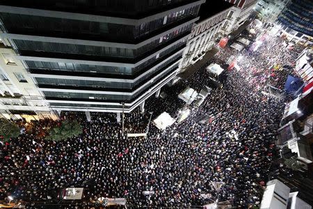 Supporters gather to listen the speech of opposition leader and head of the radical left Syriza party Alexis Tsipras during a campaign rally in central Athens, January 22, 2015. REUTERS/Marko Djurica